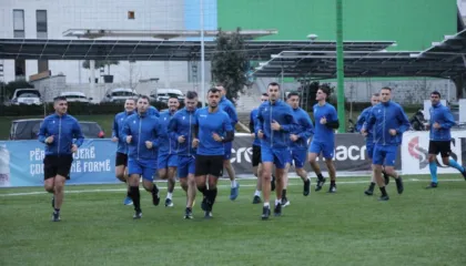 Arbitrat dhe asistentët e Kategorisë së Parë zhvilluan testet fizike e teorike