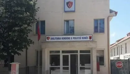 Armë dhe shkopa besjbolli në Kukës/ Kushërinjtë “mbledhin” shokët dhe tentojnë të vrasin të riun, policia: 5 persona në kërkim