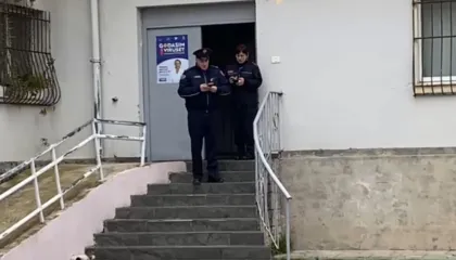 Arratisja/ Altin Ndoci doli nga spitali i Durrësit me xhup të zi, në parking e priste Audi A7 i bardhë