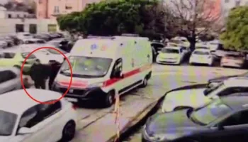 Arratisja e Altin Ndocit/ Pamjet ekskluzive tregojnë si i paraburgosuri zbret pa pranga nga ambulanca në oborrin e Spitalit të Durrësit