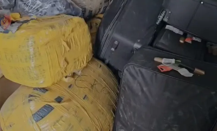 Arrestohen tre persona, futën dy automjete me mallra “brand” kontrabandë (EMRAT)