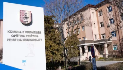 Arrestohen tre zyrtarë të Komunës së Prishtinës për ryshfet dhe keqpërdorim të detyrës