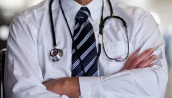 Arrestohet mjeku në Tiranë, dhunoi kryeinfermieren