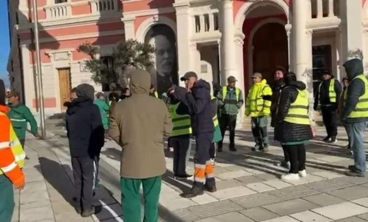 Arrihet dakordësia! Pas protestës 2-ditore, punonjësit e Gjelbërimit në Vlorë rikthehen në punë