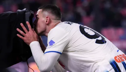 Atalanta me fitore të madhe ndaj Bologna dhe i afrohet Europës, Napoli hap falas në shtëpi (video)