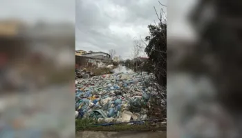 “Atdheun e duam vetëm në stadium”/ Rama publikon pamjet e mbeturinave në Shkozet: Sigurisht që përmbytemi kur plehrat i hedhim nëpër fusha e rrugë dhe…
