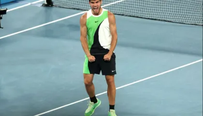 Australian Open/ Alcaraz siguron gjysmëfinalen, nr.1 i botës mund pastër De Minaur, tani sfidon Zverev