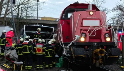Autobusi përplaset me një tren në Hamburg, një i vdekur dhe dhjetë të plagosur