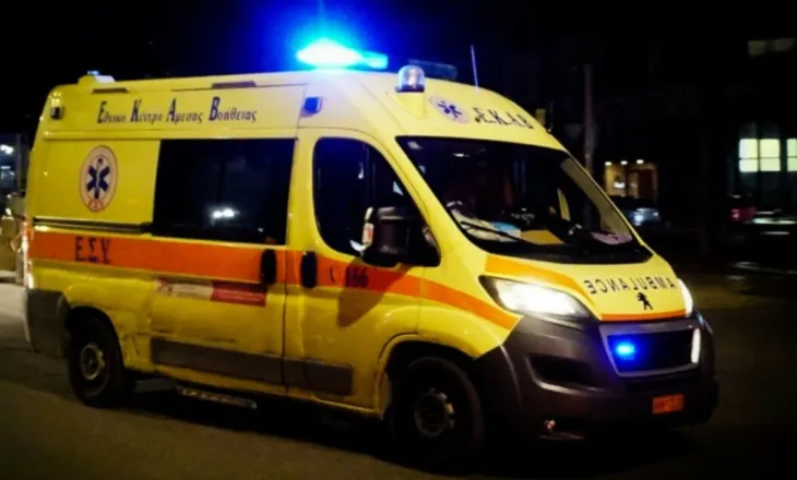 Automjeti humb kontrollin dhe përplaset me barrierat rrugore, ndërron jetë 23- vjeçari shqiptar