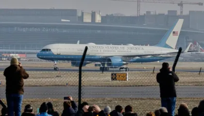 Avioni i Trump jep probleme gjatë fluturimit, Presidenti shkon në Davos me “mjetin rezervë”