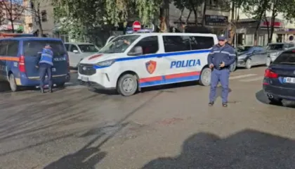 Babai goditi me thikë vajzën në Durrës, mbetet i plagosur edhe një kalimtar