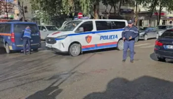 Babai goditi me thikë vajzën në Durrës/ Ndërhyri të parandalonte ngjarjen, mbetet i plagosur edhe një kalimtar