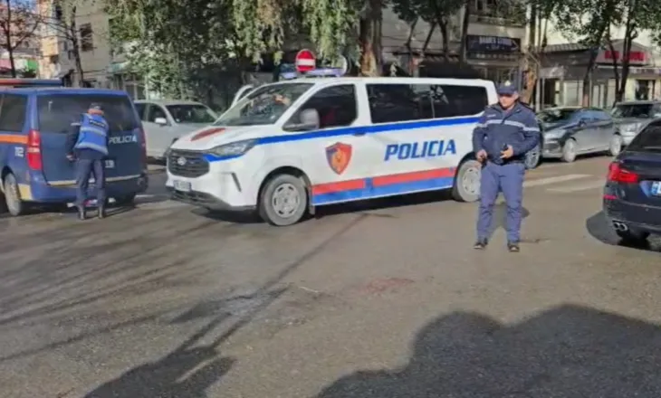 Babai goditi me thikë vajzën në Durrës/ Ndërhyri të parandalonte ngjarjen, mbetet i plagosur edhe një kalimtar