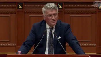 Balla i cilësoi protestuesit lapanjozë, Gjekmarkaj: Kur ‘vritet’ frika, pushteti nis e dridhet!