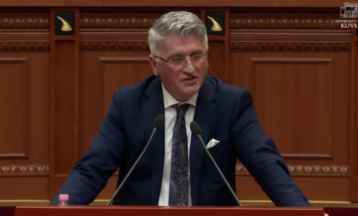 Balla i cilësoi protestuesit lapanjozë, Gjekmarkaj: Kur ‘vritet’ frika, pushteti nis e dridhet!