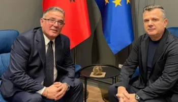 Balla me drejtuesin e Shoqatës ”Ardhmëria” në Britani: Gjuha shqipe mësim për 1300 nxënës