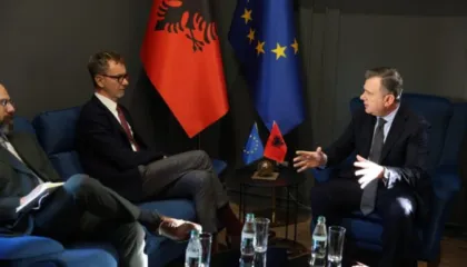 Balla  takim ‘kokë më kokë’ me ambasadorin e BE-së,  ja fokusi i diskutimeve