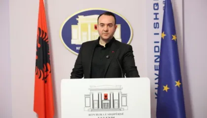 Balliu: Vendi ndodhet në rrezik, të ngrihemi kundër kësaj qeverie të korruptuar dhe hajdutësh