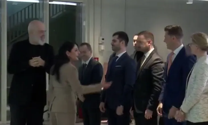 Balluku i jep certifikatën kompanisë amerikane CWP, për ndërtimin e parkut 600 MW në Tropojë