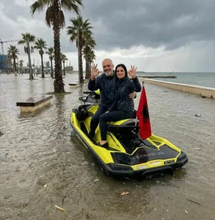 “Balluku mban me thonjtë e pisët imunitetin e Ramës”,Blushi i ashpër:Qytetet që nxorrën kryeministrin deputet, sot po..