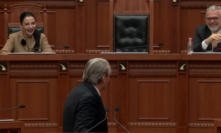 Balluku plas gazit në Kuvend! Çfarë tha kreu i PD-së që e bëri të qeshë zëvendëskryeministren