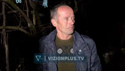 Banesa shkrumbohet nga flakët në Klos, kryefamiljari me lot në sy: Jemi 11 anëtarë në qiell të hapur