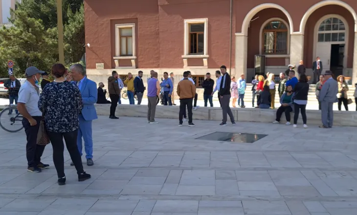 Banorët e Durrsakët në protestë: Na prishën shtëpitë pa paralajmërim
