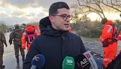 “Banorët e Ferrasit edhe Fitores janë evakuuar”/ Vengu: Vazhdojmë edhe në zona të tjera përgjatë grykëderdhjes së Vjosës