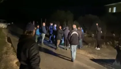 Banorët e fshatit Çiflik në protestë: Bashkia po na mbyt, ka mbyllur kanalet