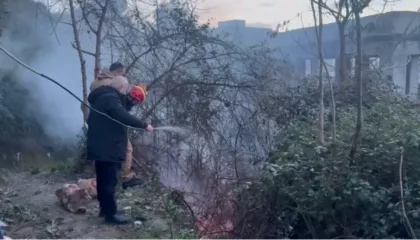 Banorët i vendosin flakën grumbullit me ferra, shpërthen bombula e gazit në Vlorë