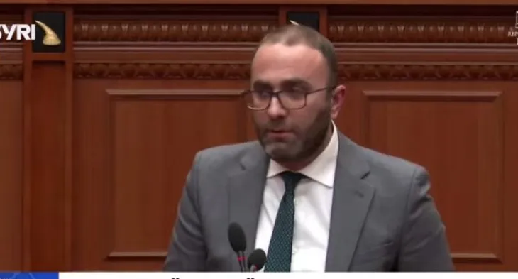 Bardhi kundër ndryshimeve në Kodin Penal: Po kriminalizohet parkimi i dyfishtë, ndërsa korrupsioni mbetet i pandëshkuar