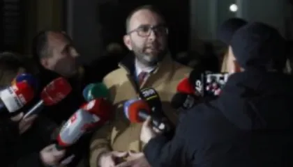 Bardhi: Peleshi ‘zyrtarizoi’ bunkerizimin, Balluku duhet të ishte në burg jo në Kuvend