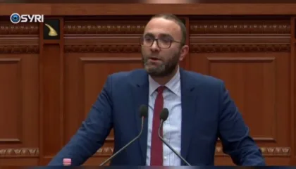 Bardhi-Ramës në Kuvend: Pse nuk je në Davos si Vjosa Osmani?