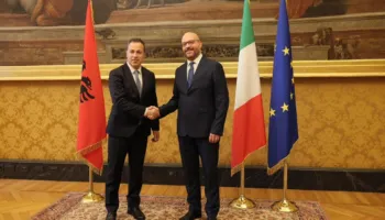 “Bashkëpunime në Komisionet Parlamentare”/ Peleshi takohet me Presidentin e Dhomës së Deputetëve të Parlamentit Italian, zbardhen diskutimet