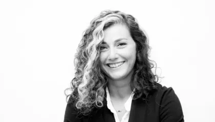 Beatrice Zerbini:  Sa herë bie zilja e derës, je ti…