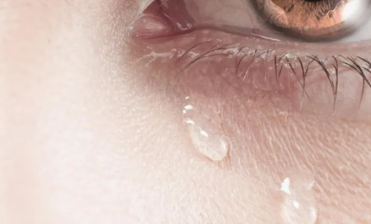 Bëni mirë mos t’i ndaloni; Çfarë ndikimi pozitiv kanë lotët për organizmin