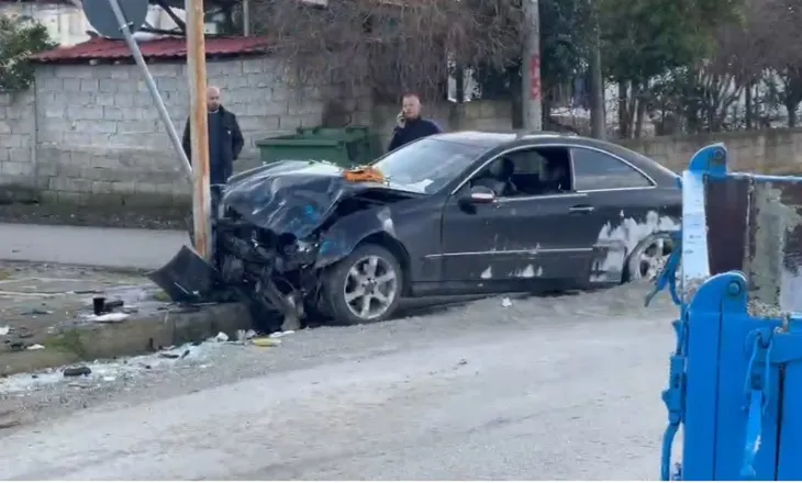 “Benz”-i përplaset me mjetin bujqësor në Lushnje, lëndohen dy persona! Shkak, mosrespektimi i rregullave