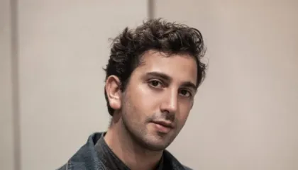 Bëri histori në Venecia/ Flet Mario Banushi, regjisori shqiptar që fitoi “Luanin e Argjendtë”