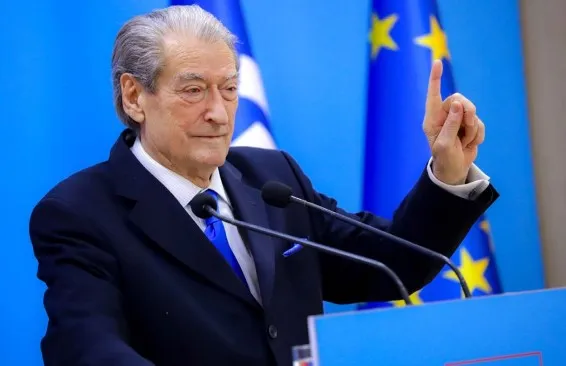 Berisha: E enjtja, ishte dita më e turpshme në historinë e Kushtetutës, tani çdo gjë duhet të përfundojë tek këmbët…