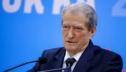 Berisha: Edi Rama po bën gjithçka që baxhanaku i tij të mos shpallet person në kërkim si i akuzuar për krime të rënda