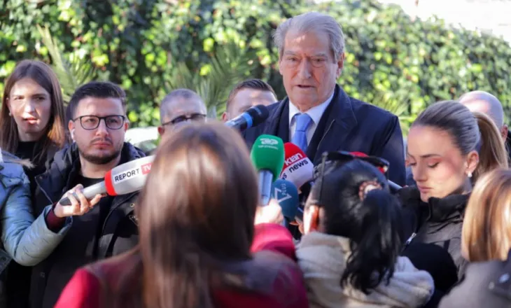 Berisha lexon mesazhin që i la Dumanit: Je një armik i egër i pluralizmit dhe Kushtetutës