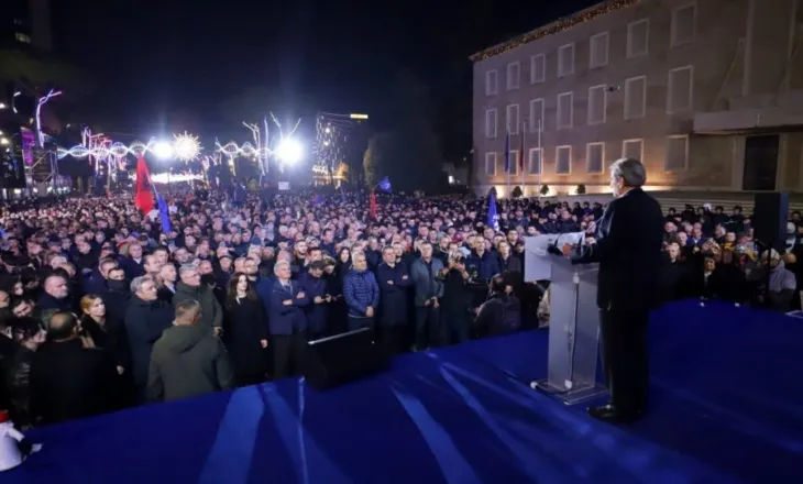 Berisha mbledh drejtuesit e qarqeve, vendos orën e protestës së 24 janarit