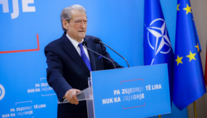 Berisha njofton protestën e radhës: Ju pres pas një muaji në Tiranë që të shpëtojmë Shqipërinë