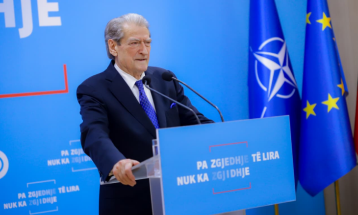 Berisha njofton protestën e radhës: Ju pres pas një muaji në Tiranë që të shpëtojmë Shqipërinë