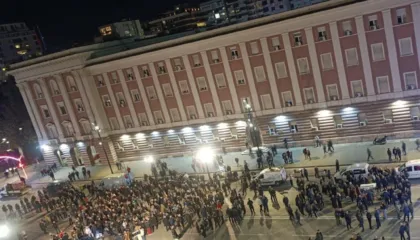 “Berisha nuk meriton vëmendje”/ Analisti: Protesta me 200 veta të zemëruar s’është ngjarje