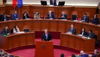 Berisha publikon mesazhet: Krimi kërkonte lista deputetësh dhe garanci votash, Tao i garantonte