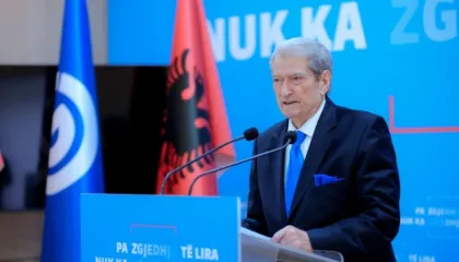 Berisha: Ramaduro kaloi një natë plot makthe, sot shkruante ndaj të rinjve protestues, njësoj si diktatori i fundit komunist