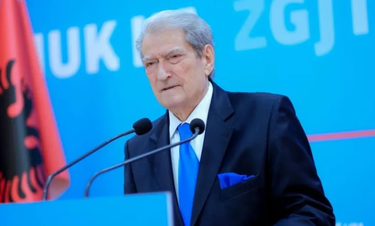 Berisha reagon pas protestës: Policët u vetëplagosën nga përdorimi i gazit lotësjellës