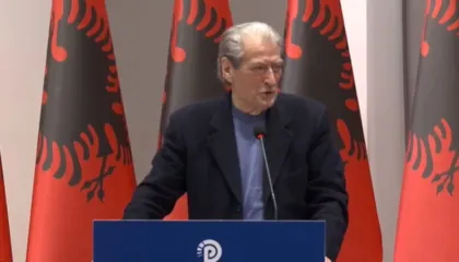 Berisha thirrje të rinjve një ditë para protestës kombëtare: Ngrihuni si në Beograd dhe Bangladesh, riktheni….