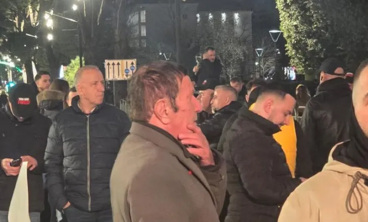 Berisha “tradhtohet” nga një tjetër aleat, Jenisheri i bashkohet protestës së Lapajt